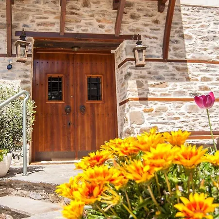 Viraggas Traditional Pensjonat 3*