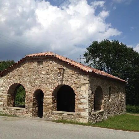 Viraggas Traditional בית הארחה